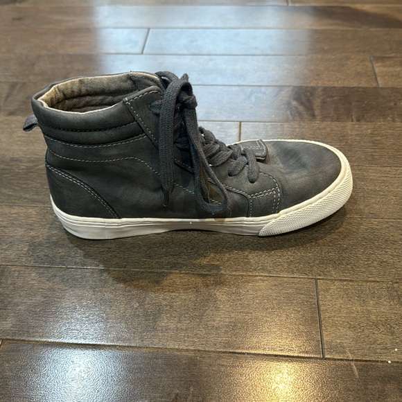 Old Navy Boys Faux-Suede Shoes, Size 1 - Picture 6 of 10